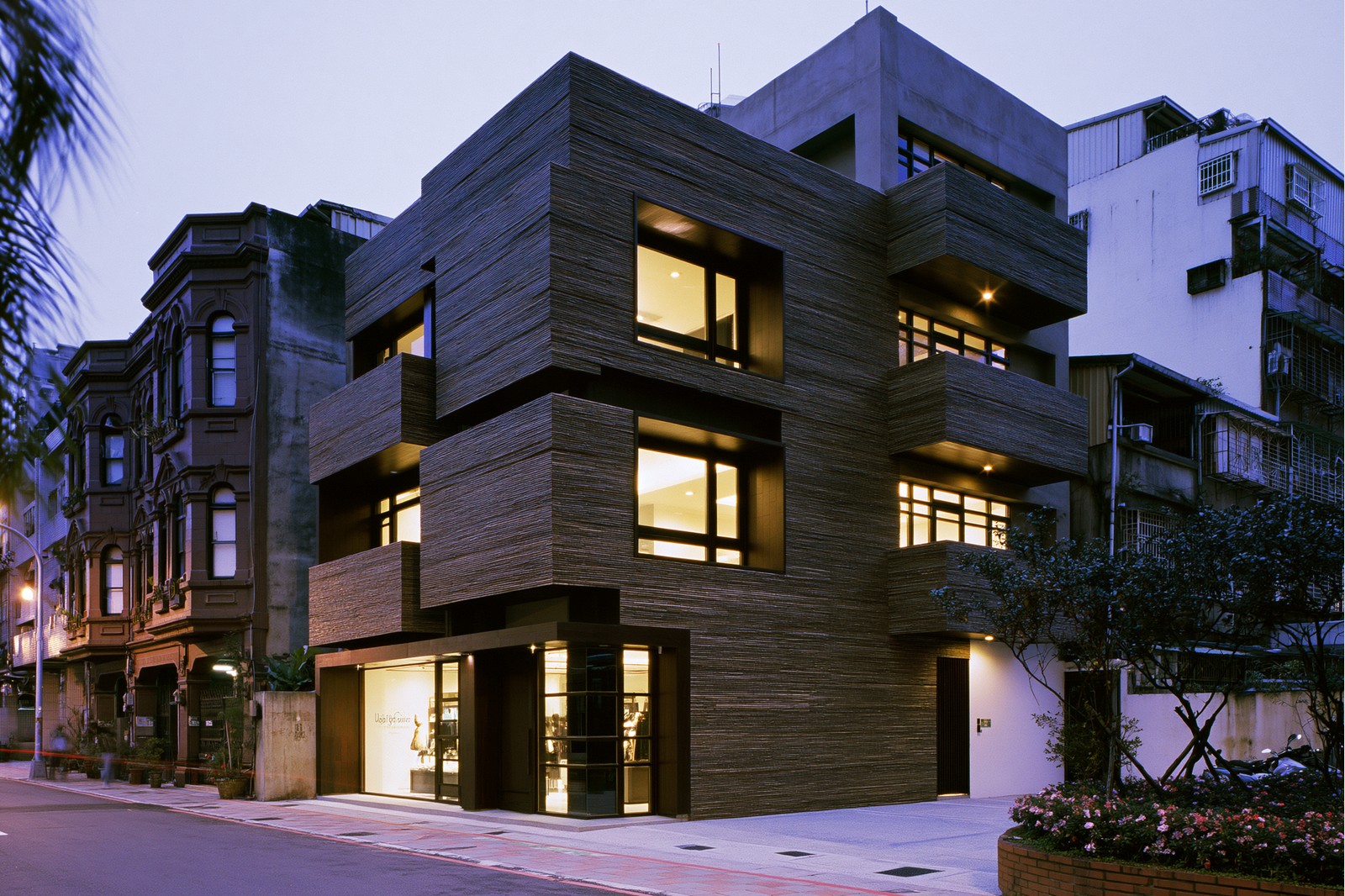 Tiki apartments